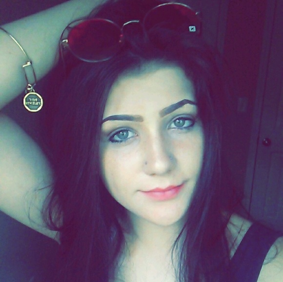 Poshmark profile picture for @horoscope